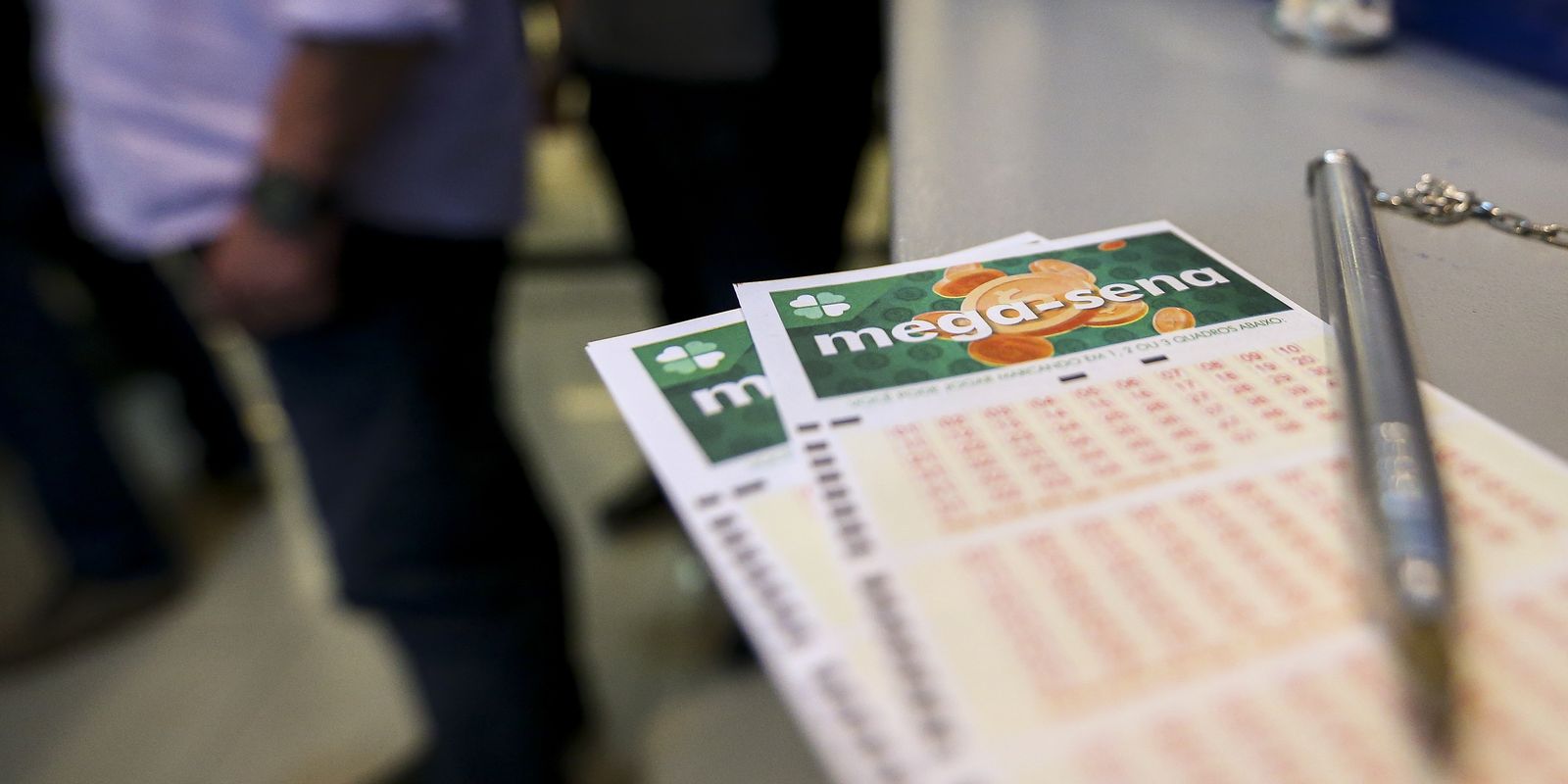 Prêmio da Mega-Sena acumula e alcança R$ 100 milhões para sorteio de sábado