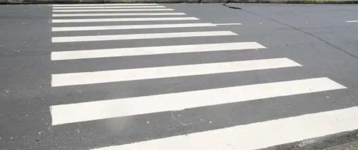 Mulher é atropelada sobre a faixa no Centro de Blumenau