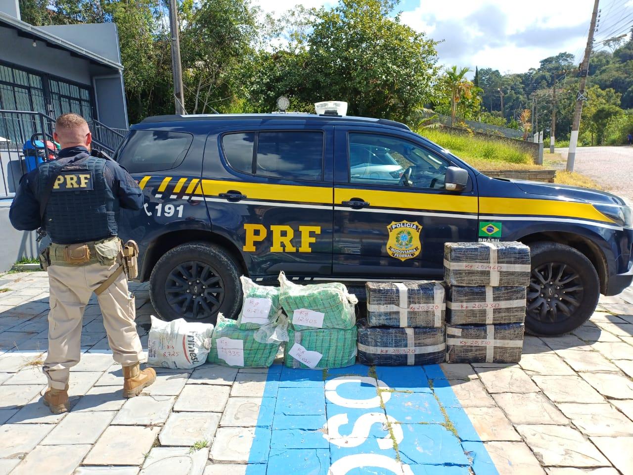 PRF apreende mais de 160 quilos de maconha no Alto Vale do Itajaí