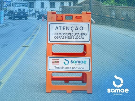 Samae conserta adutora no bairro Tribess nesta quarta-feira, dia 15