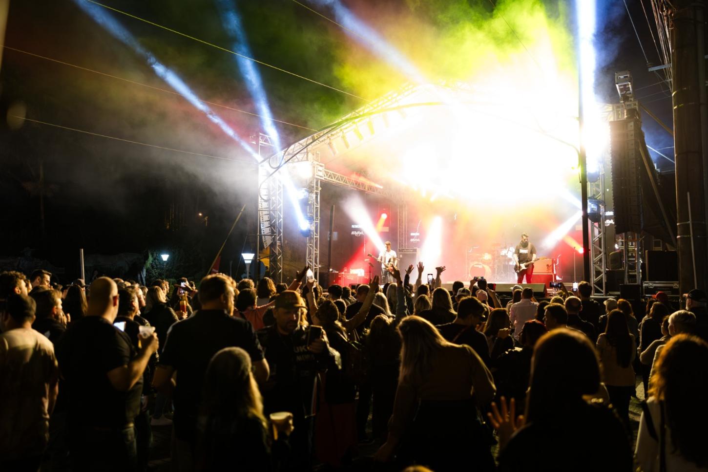 Schornstein Festival celebra 20 anos da marca com estrutura inédita e entrada gratuita nos dias 6 e 7 de junho, em Pomerode (SC)