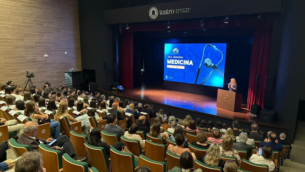 Timbó vive marco histórico com aula inaugural do curso de Medicina da FURB