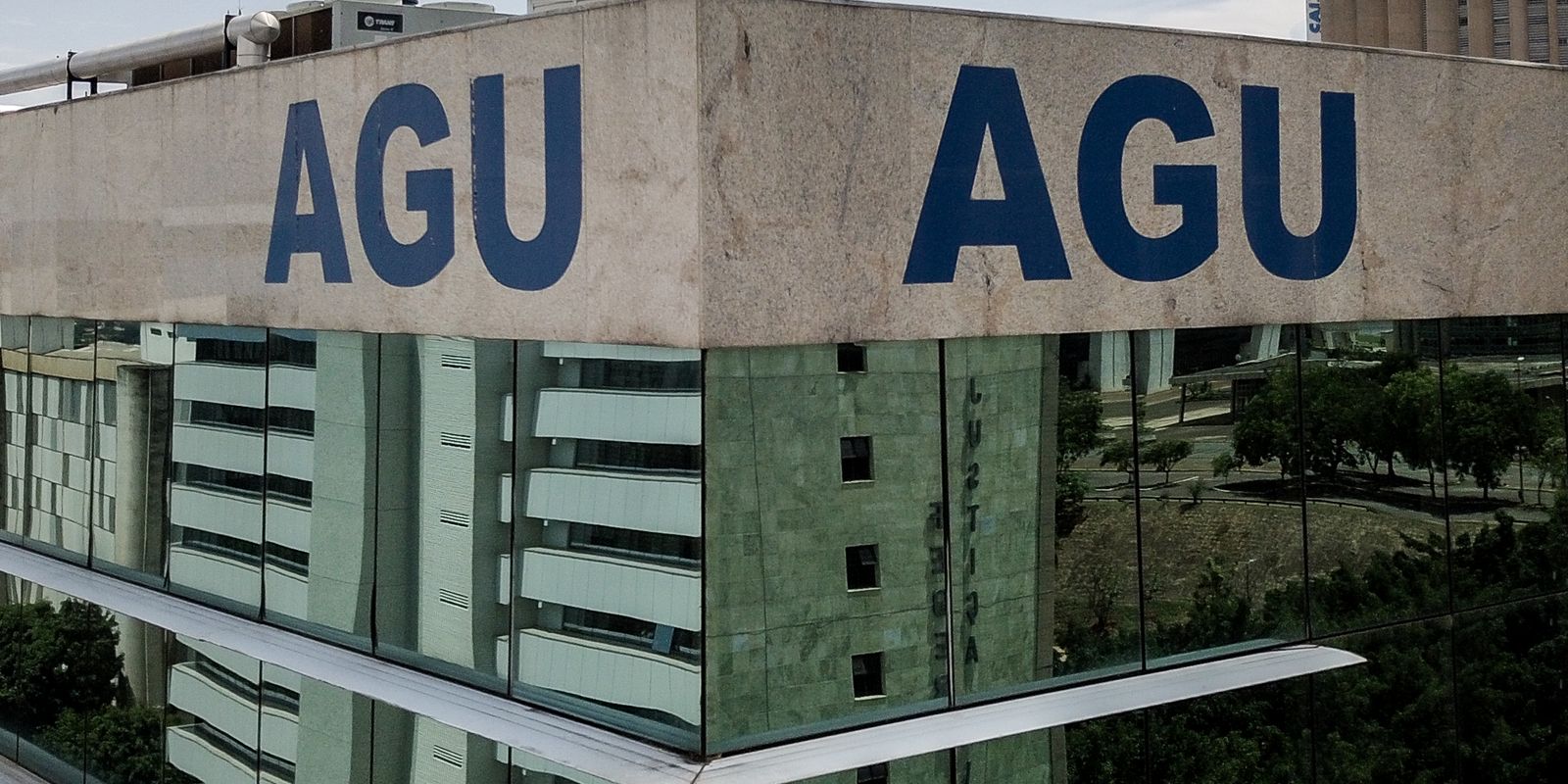 AGU defende inconstitucionalidade da Lei da Dosimetria no STF, alertando para risco à democracia