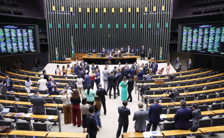 Davi Alcolumbre impede leitura de pedidos de CPI do Banco Master
