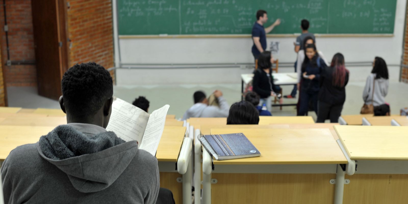 Estudante de medicina da Unirio pagará R$ 720 mil por uso indevido de cotas raciais em acordo com o MPF