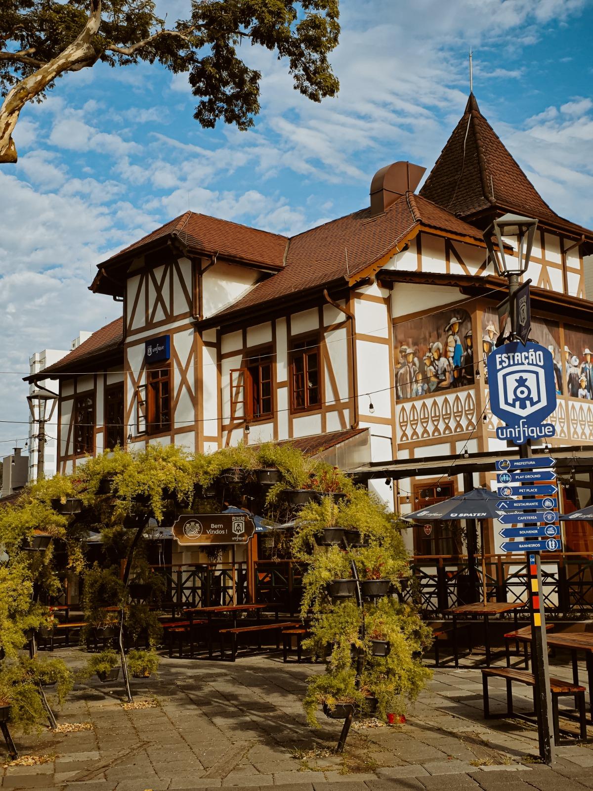 Após adiamento por chuva, Berlin Gastrobar recebe Legião Urbana Cover neste sábado
