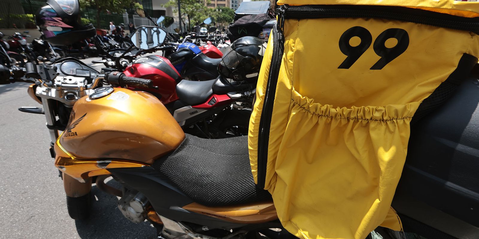 Aplicativo 99 lança tecnologia para monitorar comportamento de motociclistas parceiros