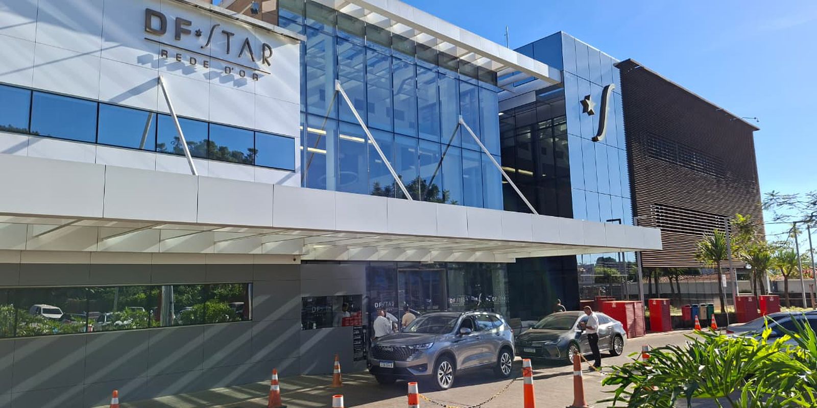 Bolsonaro é internado em Brasília para cirurgia no ombro