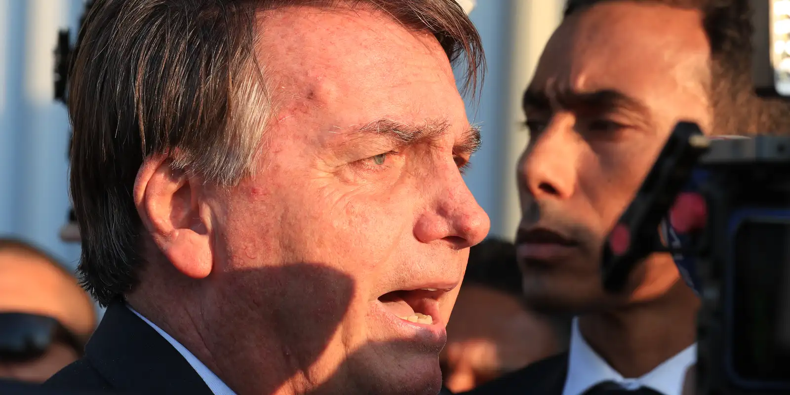 Jair Bolsonaro recebe alta hospitalar após cirurgia no ombro