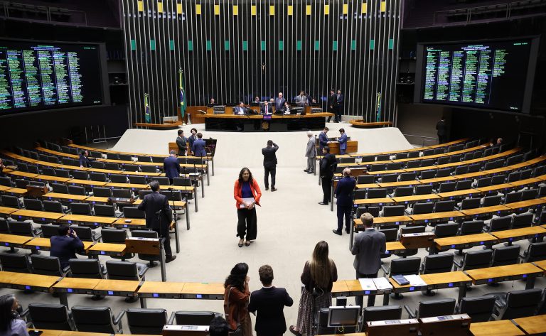 Câmara dos Deputados aprova regime de urgência para quatro propostas de lei