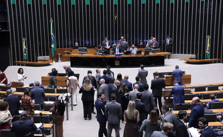 Câmara dos Deputados pode votar piso do magistério e projetos sobre fertilizantes e seguro rural nesta quarta-feira