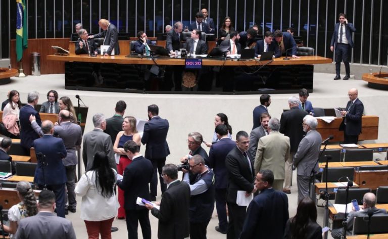 Câmara dos Deputados analisa criação de programa para a indústria de fertilizantes