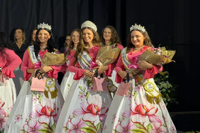 CANDIDATA DO BRILHANTE I É ELEITA RAINHA DA 40ª FESTA NACIONAL DO COLONO DE ITAJAÍ