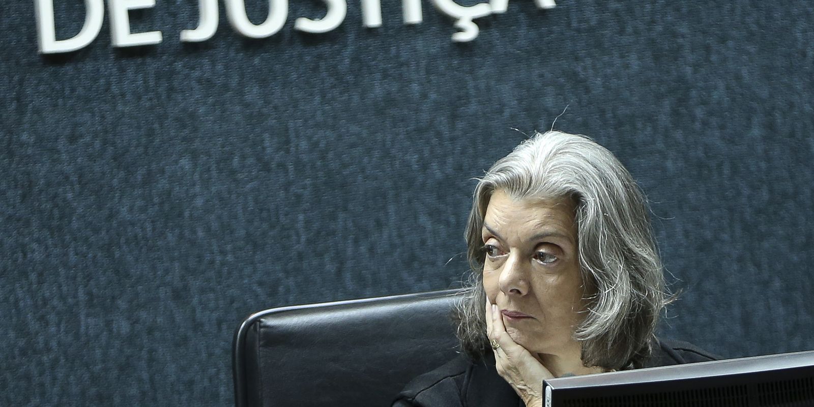 Cármen Lúcia do Supremo Tribunal Federal vota contra a flexibilização da Lei da Ficha Limpa