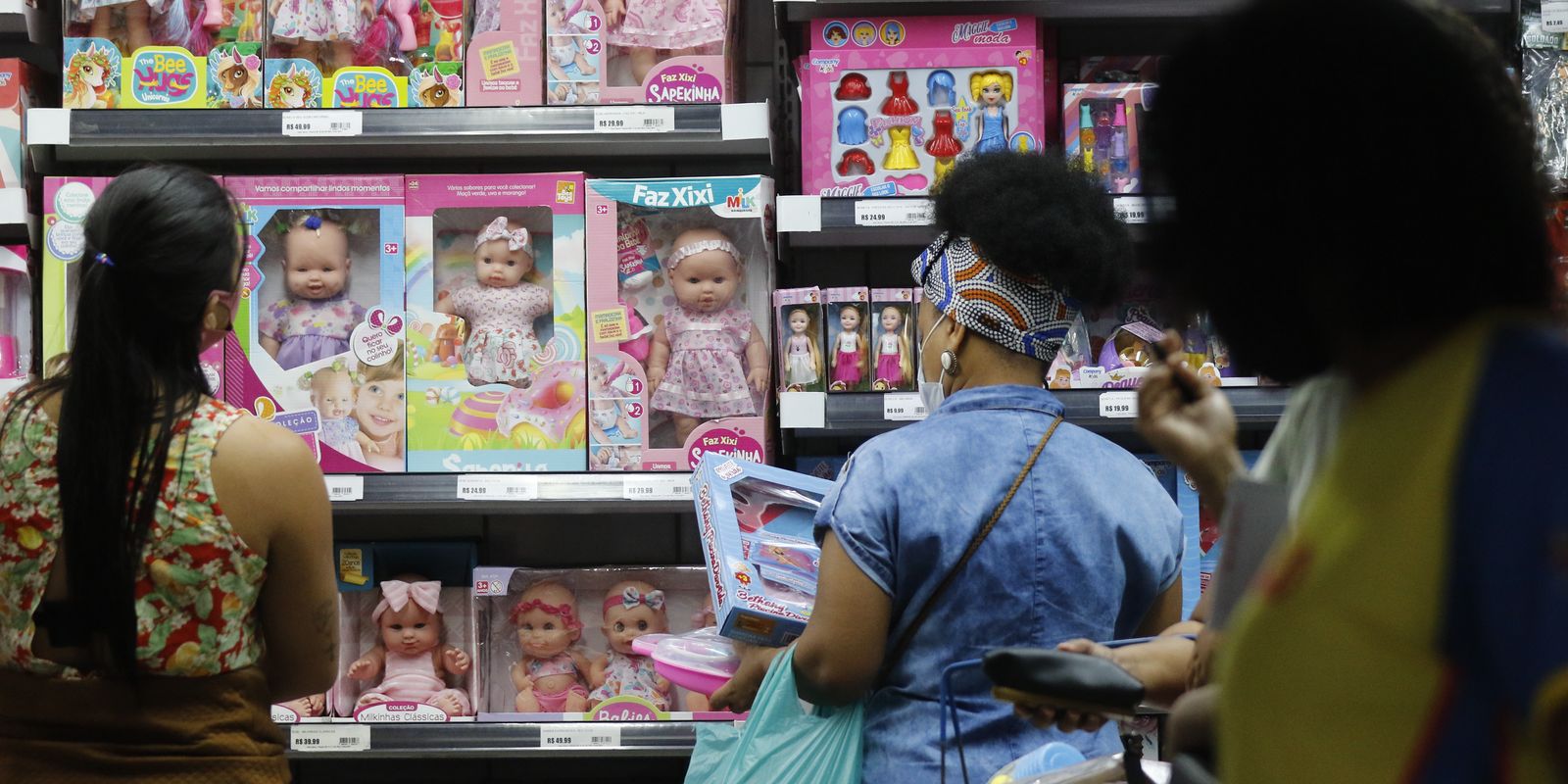 Comércio brasileiro cresce 0,5% em março e atinge recorde, impulsionado por dólar mais baixo, aponta IBGE