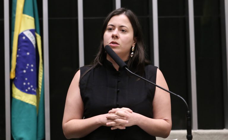 Comissão aprova projeto que tipifica como improbidade administrativa o não pagamento do piso salarial de professores