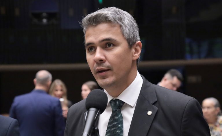 Comissão da Câmara aprova 50% mais tempo em provas para estudantes com TDAH e dislexia