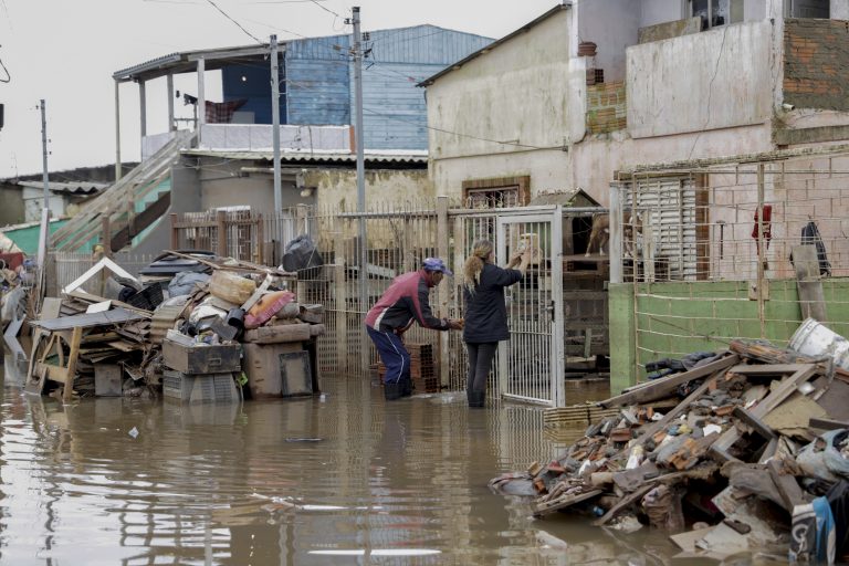 Câmara debate política de saúde mental em face de desastres climáticos e o Projeto de Lei 6151/25