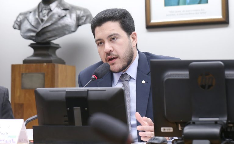 Comissão debate diretrizes para a regulação de plataformas digitais