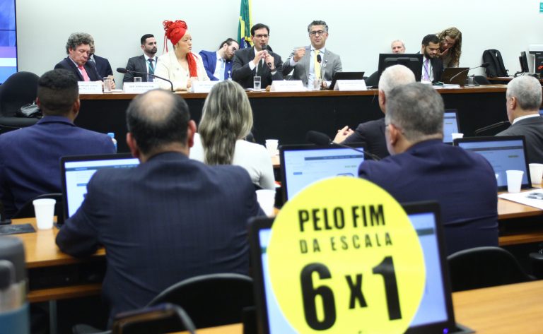Comissão especial da Câmara ouve entidades sobre jornada de trabalho e fim da escala 6x1