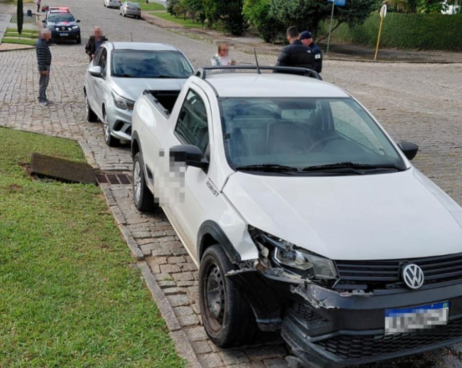 Desatenção à sinalização provoca colisão no Jardim Maluche
