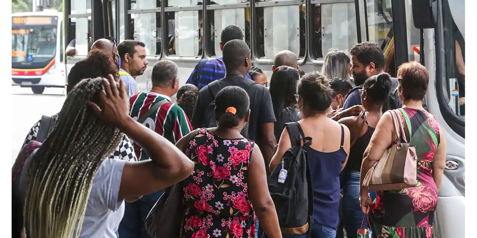 Desemprego de longa duração atinge menor nível já registrado, revela IBGE