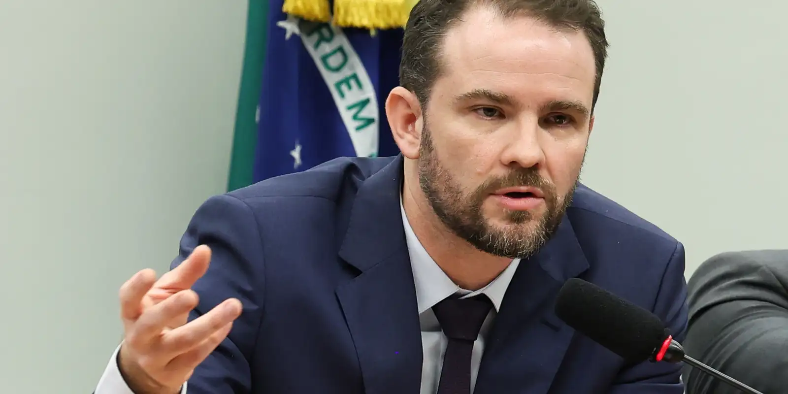 Durigan cancela viagem à Rússia para reuniões do NDB após fechamento de aeroporto