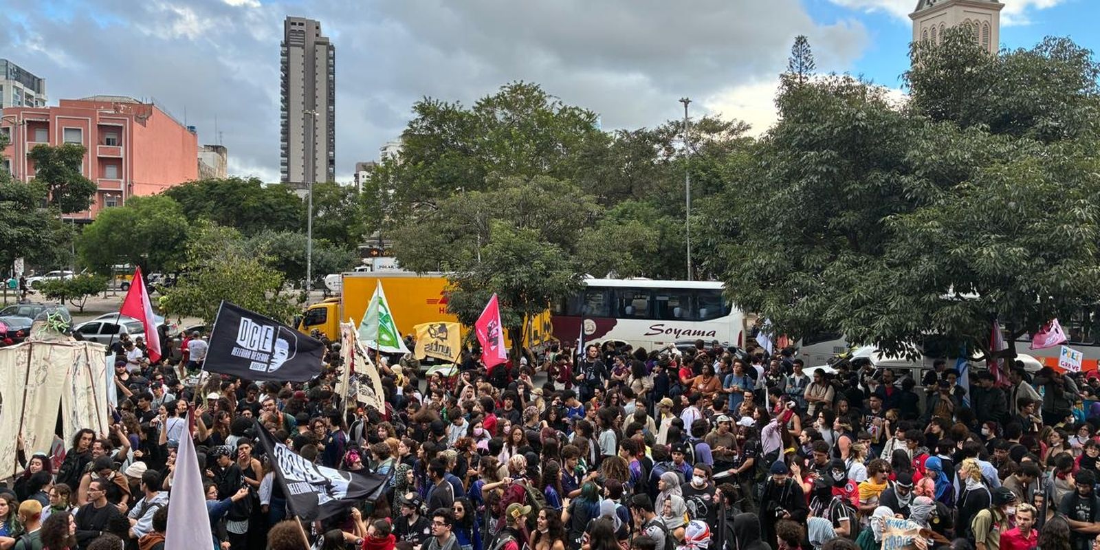 Estudantes de universidades estaduais protestam contra políticas educacionais em São Paulo
