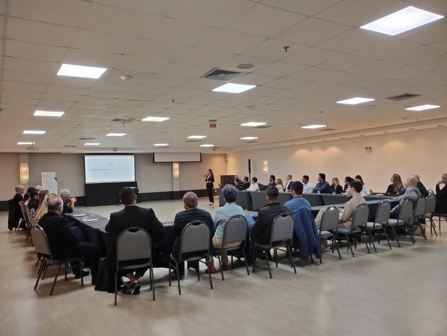 Encontro em Blumenau reforça potencial exportador de pequenos negócios da região