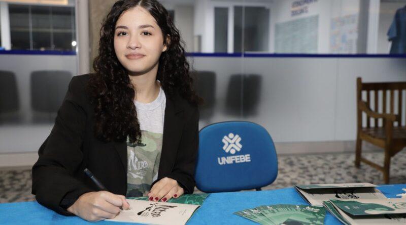 Ex-aluna da Rede Municipal de Gaspar lança livro infantil sobre preservação dos oceanos 