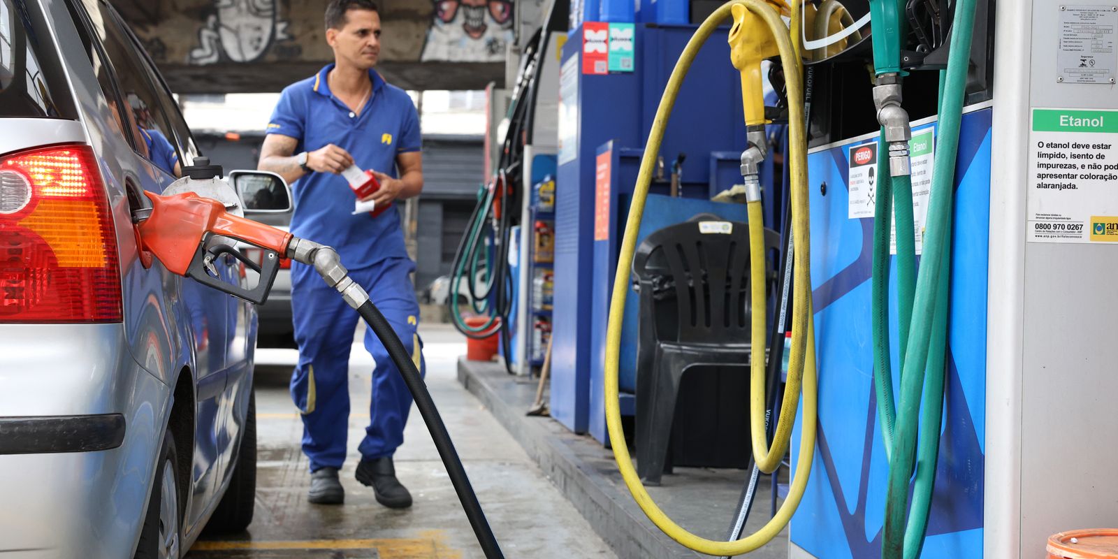 Governo federal concede subvenção de R$ 0,44 por litro à gasolina