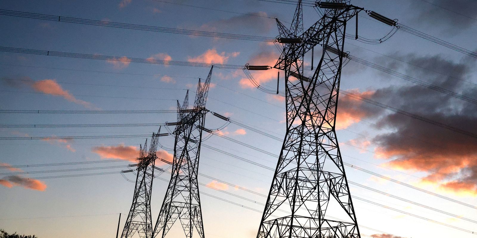 Governo renova contratos com distribuidoras de energia em 13 estados para impulsionar investimentos