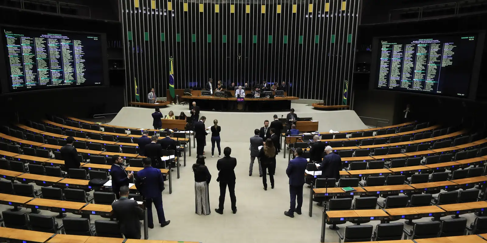 Minirreforma eleitoral aprova limites e parcelamento de multas para partidos políticos