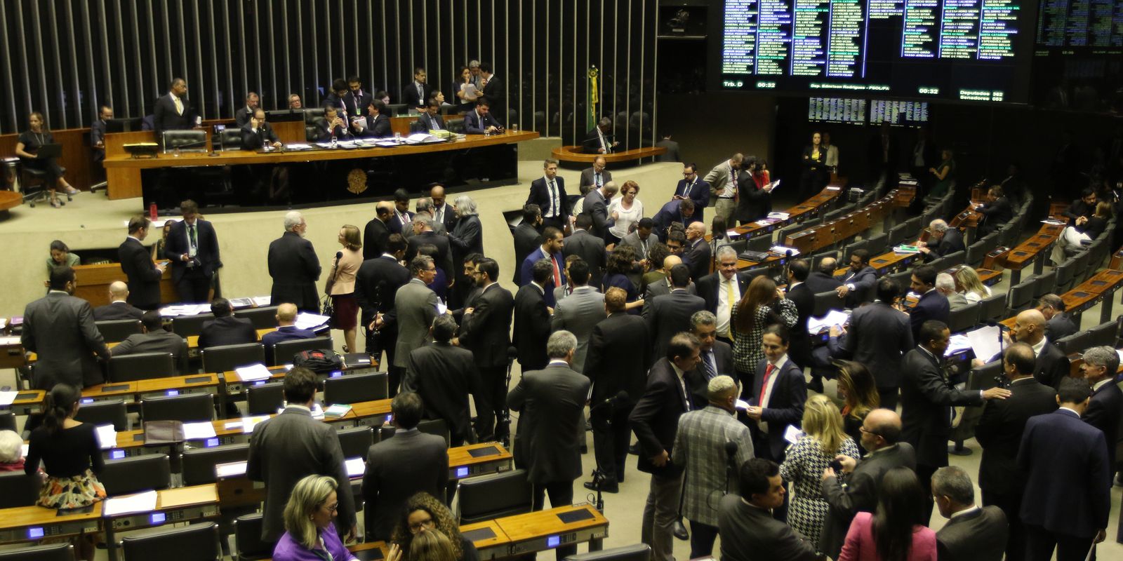 Congresso derruba veto e municípios inadimplentes terão acesso a recursos federais
