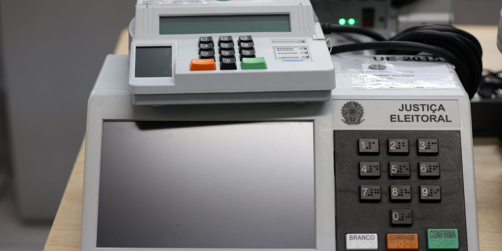 Pesquisa revela foco da desinformação eleitoral nas urnas eletrônicas
