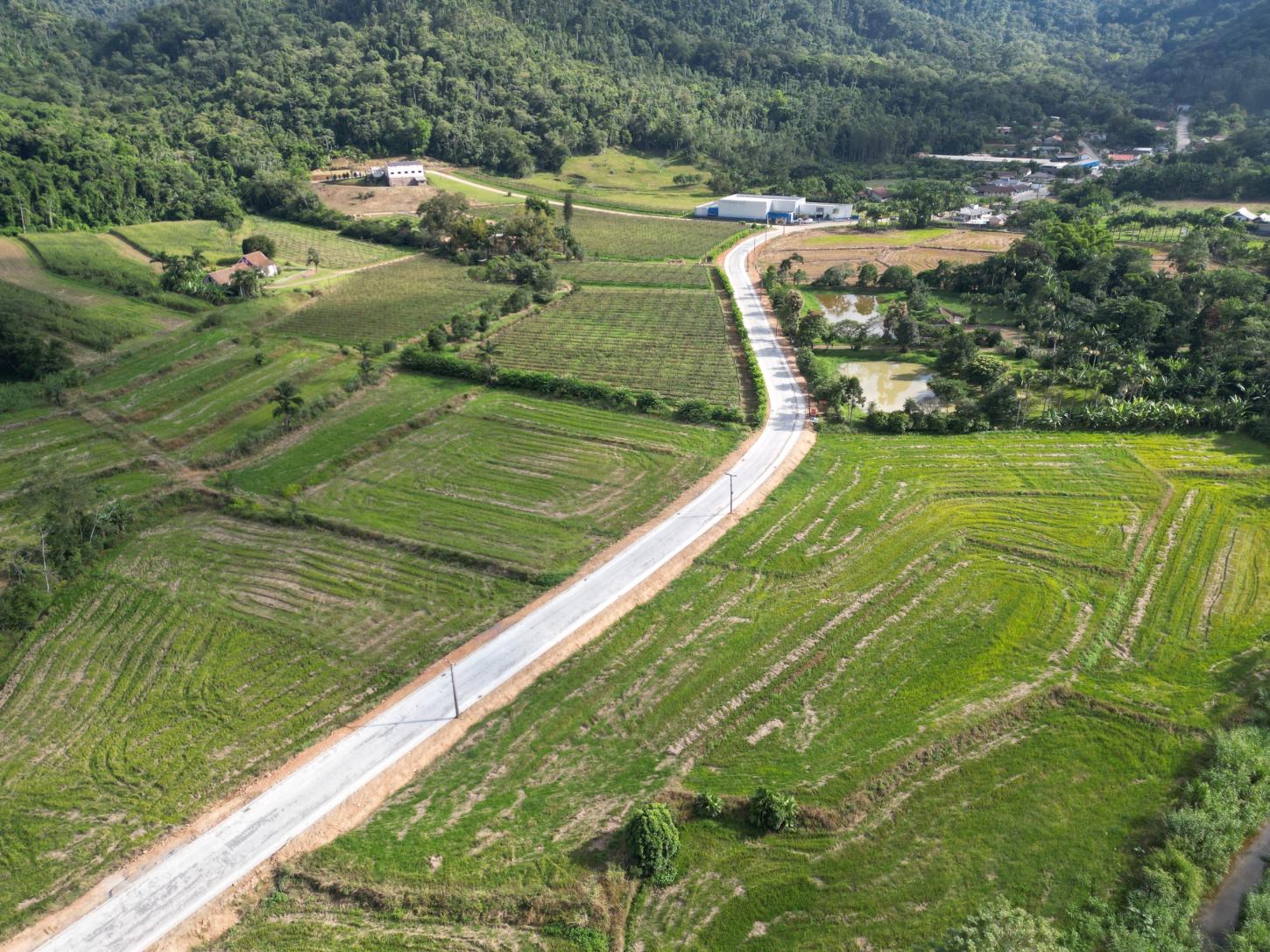 Prefeitura de Rodeio finaliza pavimentação da Rua Silvio Scoz e impulsiona a infraestrutura.