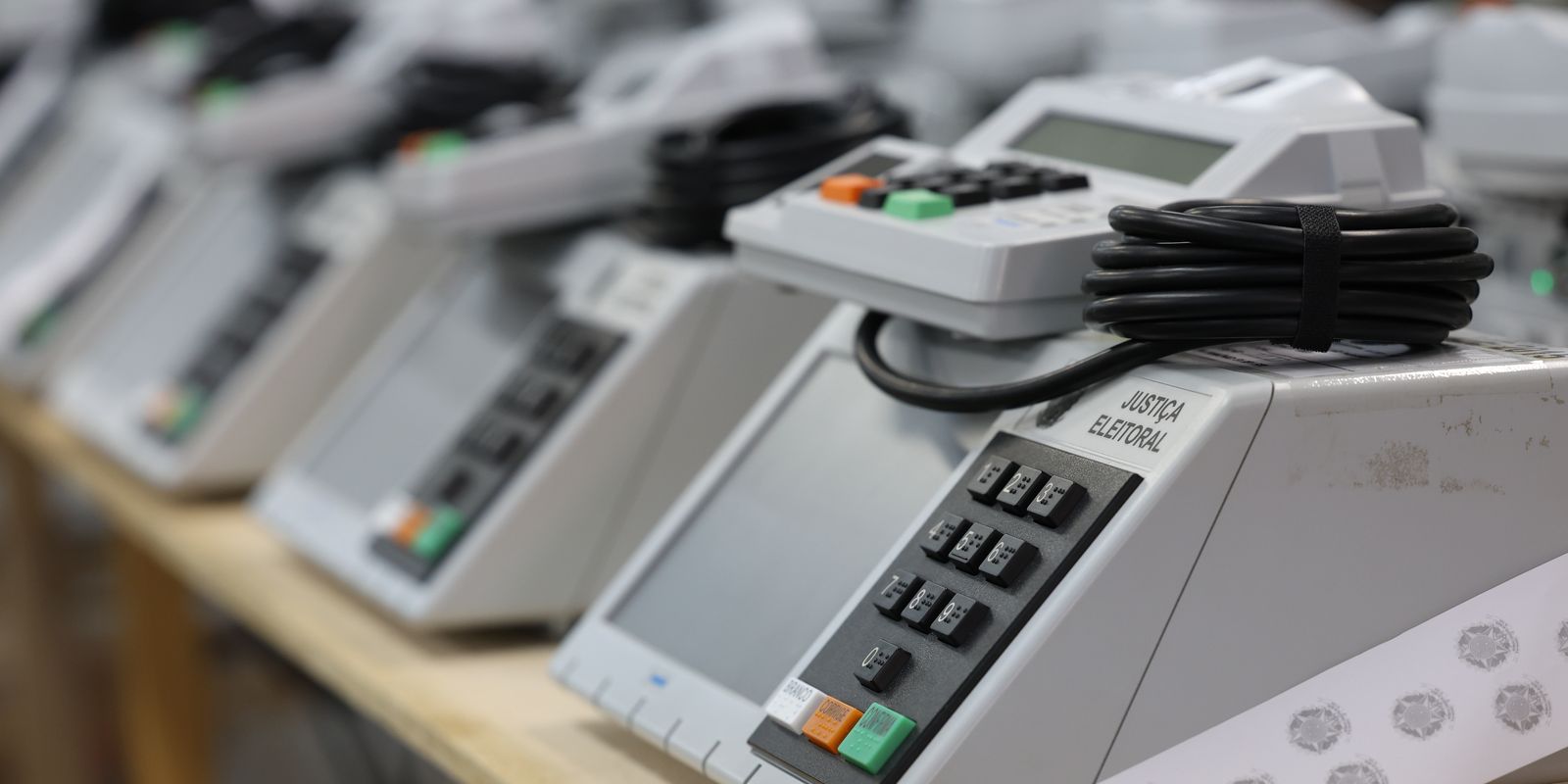 TSE cria comissão para fiscalizar uso de inteligência artificial nas eleições