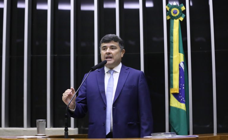 Proposta legislativa exige técnico de enfermagem em escolas de tempo integral
