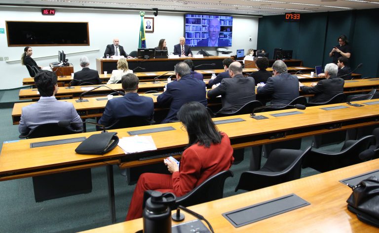 Setor empresarial clama por redução de encargos trabalhistas e critica mudanças na jornada de trabalho