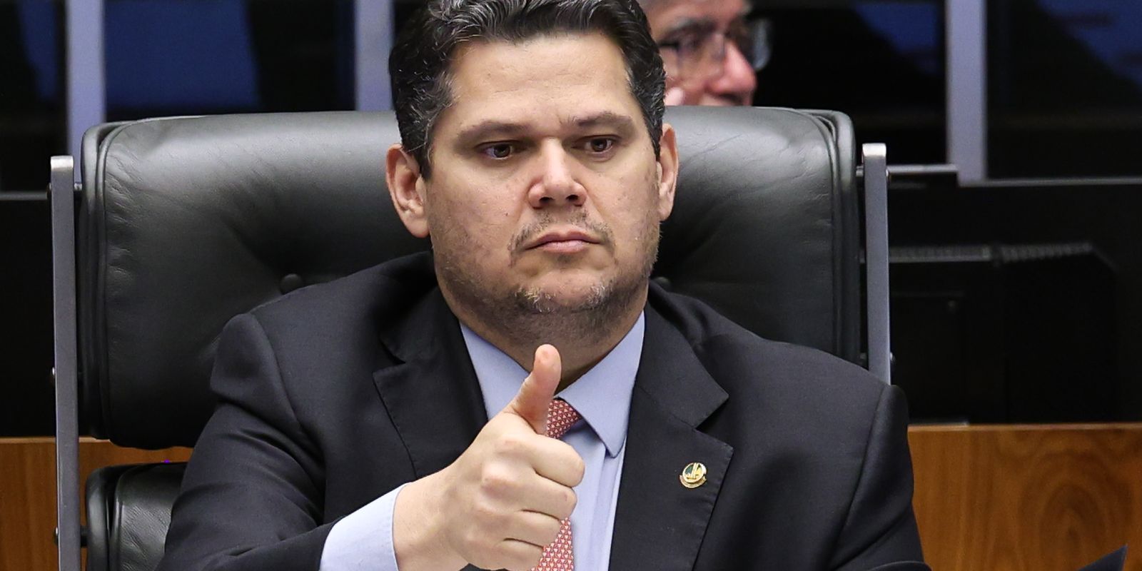 Davi Alcolumbre defende debate aprofundado para PEC da 6x1 no Senado