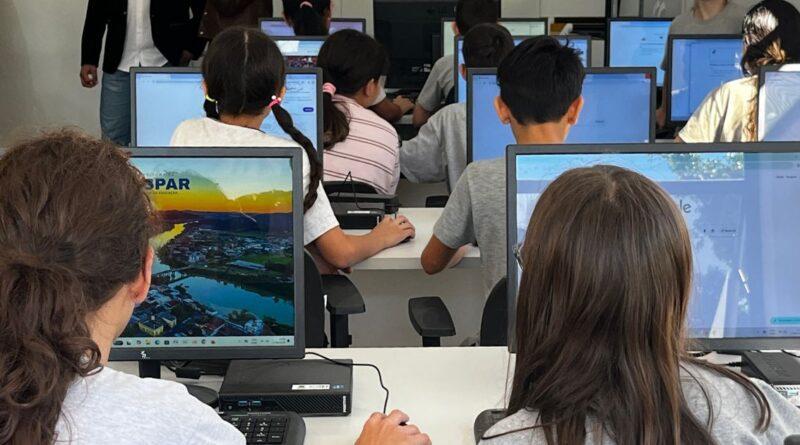 Após mais de 10 anos, Gaspar retoma salas de tecnologia nas escolas e entrega novo espaço na EEB Vitório Anacleto Cardoso