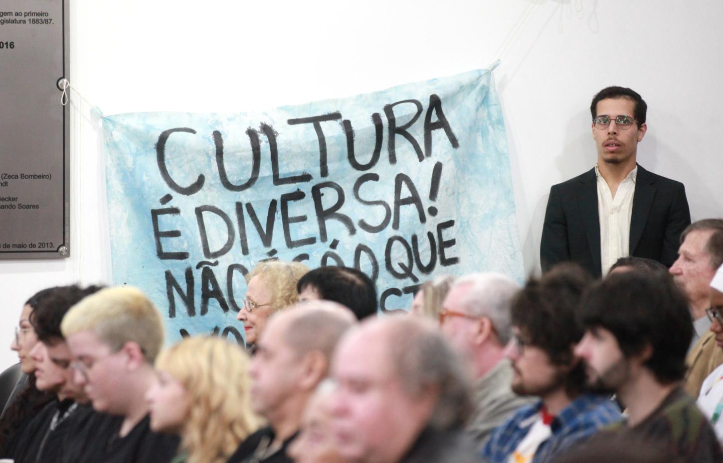 Audiência pública debate fortalecimento da cultura e cobra retomada de edital municipal em Blumenau