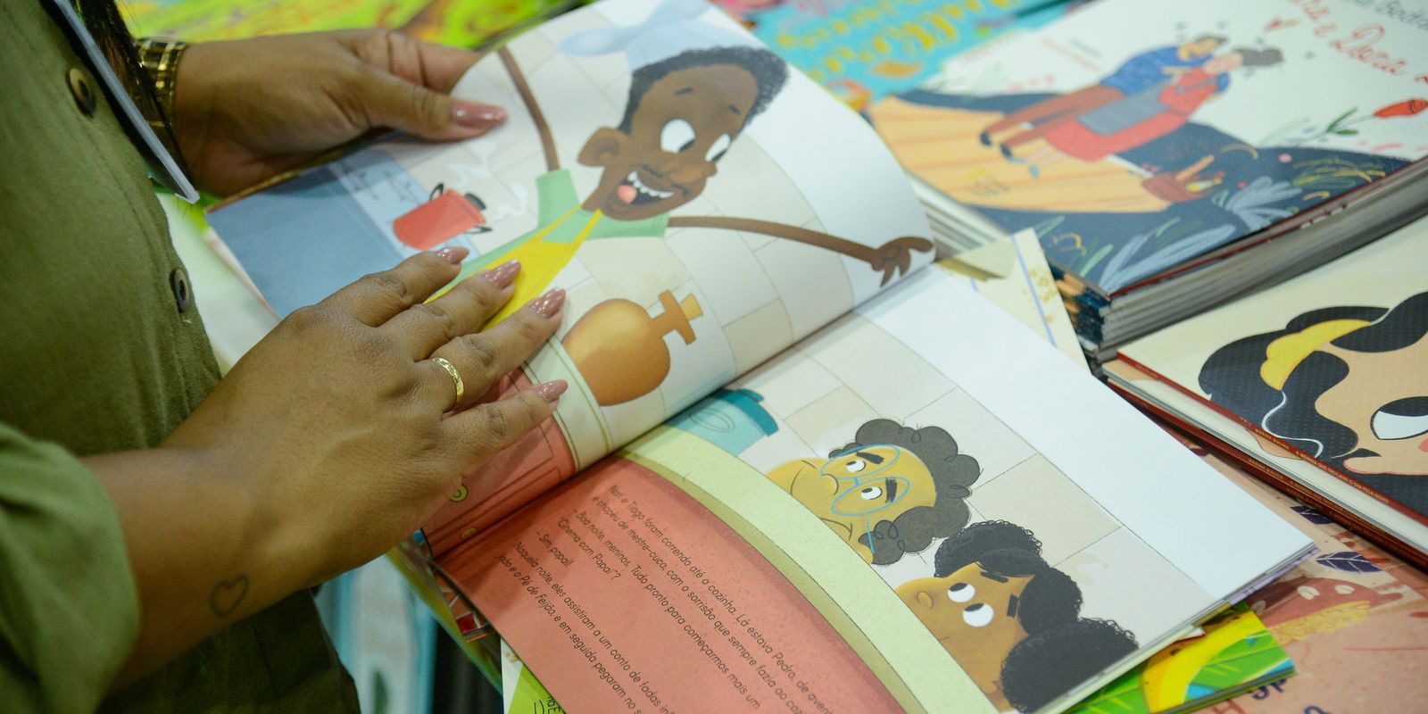 Bienal nas Escolas impulsiona a leitura no Rio de Janeiro com temática da Copa do Mundo