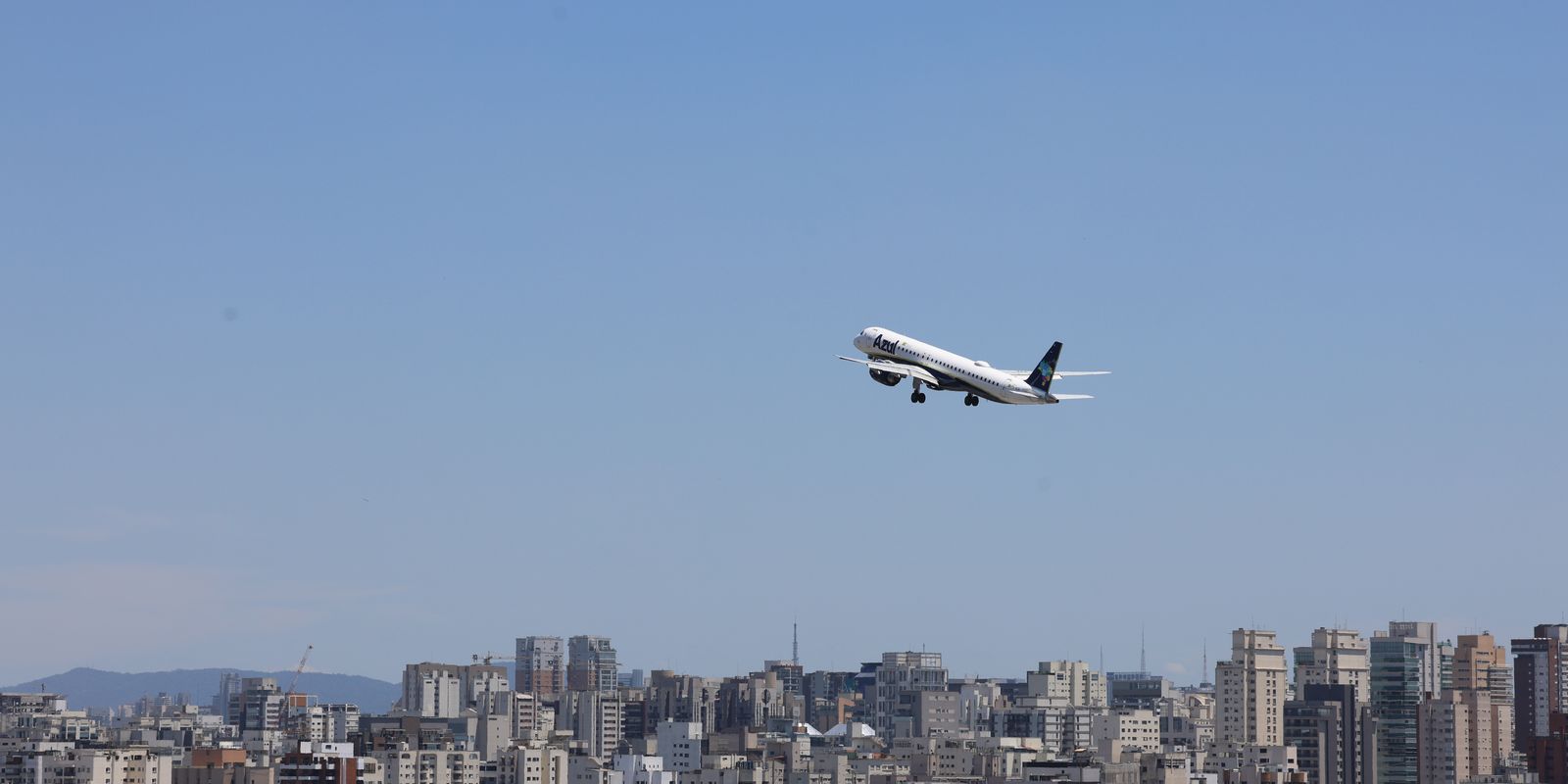 Brasil alcança recorde histórico de passageiros em voos domésticos em 2026