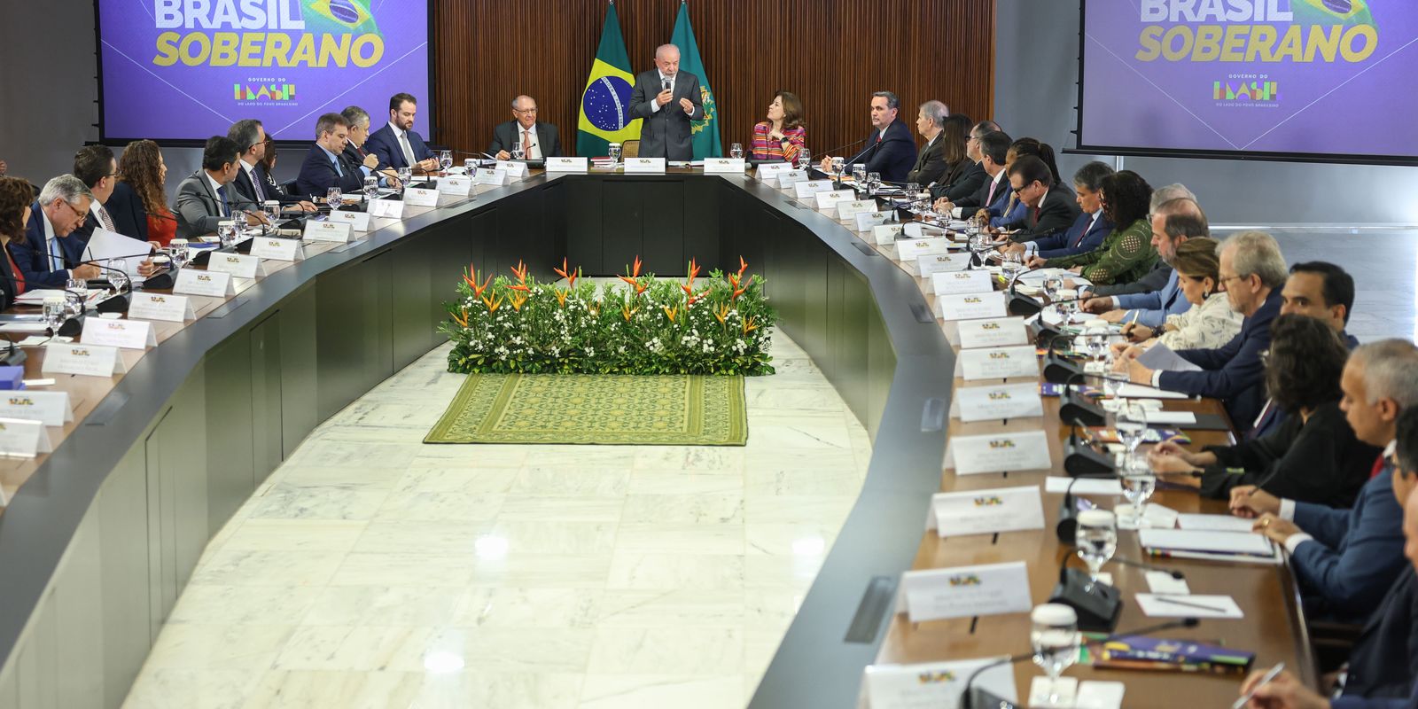 Brasil busca novos parceiros comerciais para mitigar impacto de tarifas dos EUA