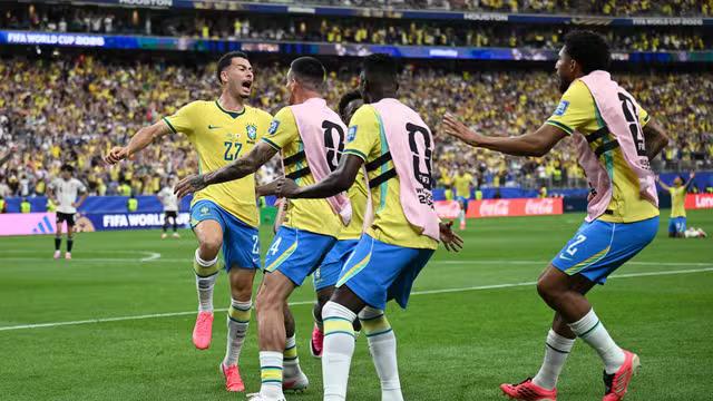Com drama e gol aos 49, Brasil vira para cima do Japão e vai às oitavas de final