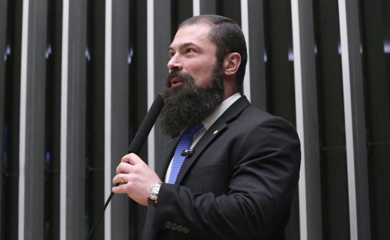 Comissão aprova parcelamento especial de dívidas tributárias para o setor de armas