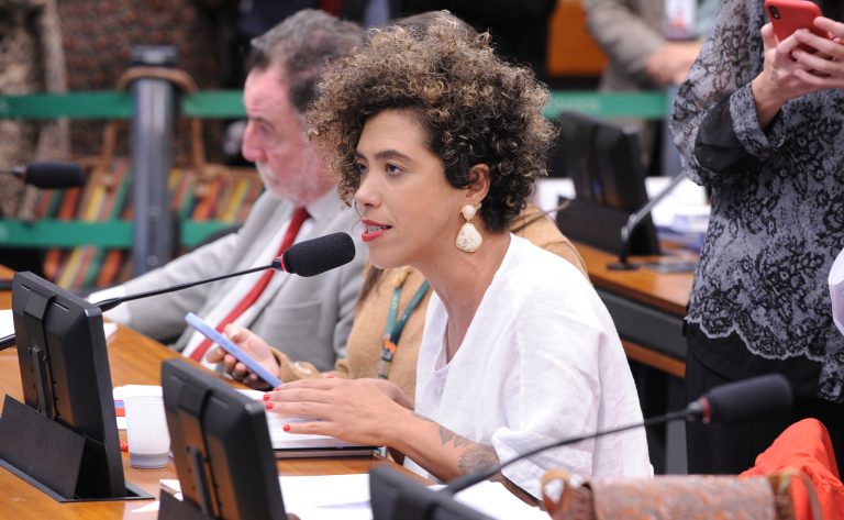 Comissão aprova projeto para facilitar acesso de vítimas de violência doméstica ao Minha Casa, Minha Vida