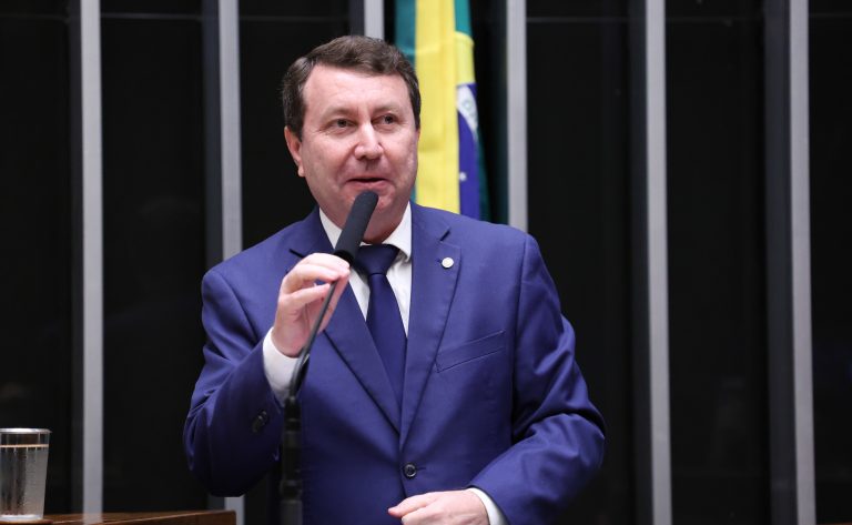Comissão da Câmara aprova projeto de lei para proteger consumidor no uso de inteligência artificial