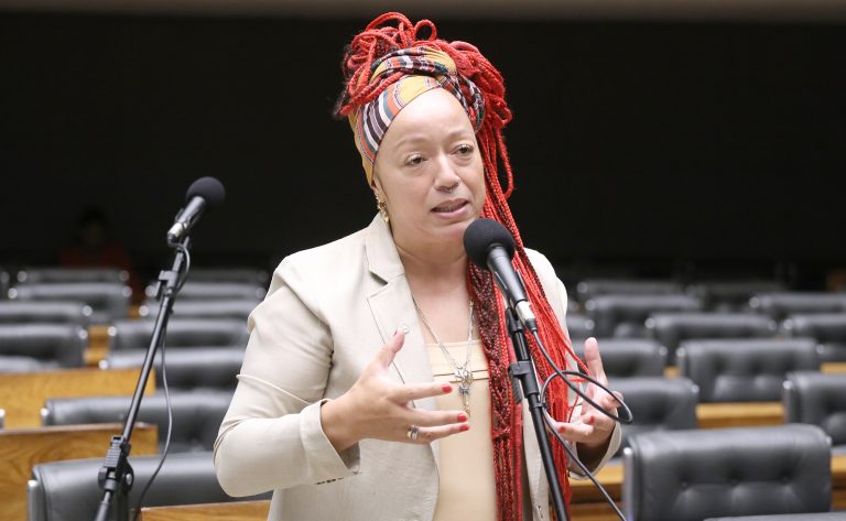 Comissão aprova sanções a organizadores de eventos esportivos contra a discriminação
